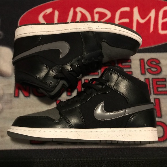 Jordan 1 premium size 9 - Picture 2 of 5